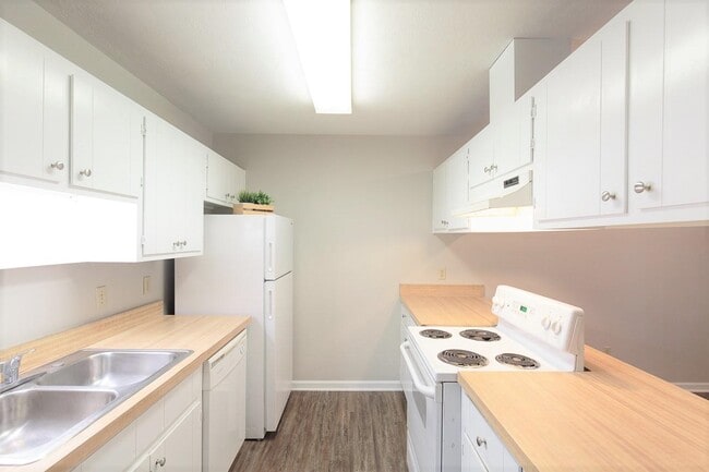 Building Photo - 671 Holyoke Ct