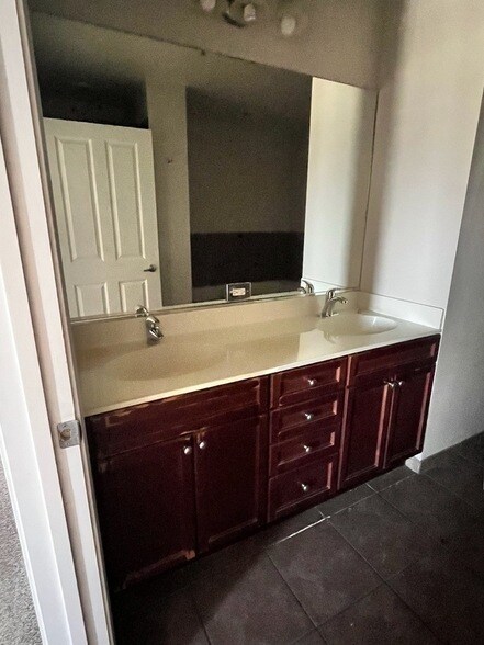 Building Photo - 1250 S Michigan Ave