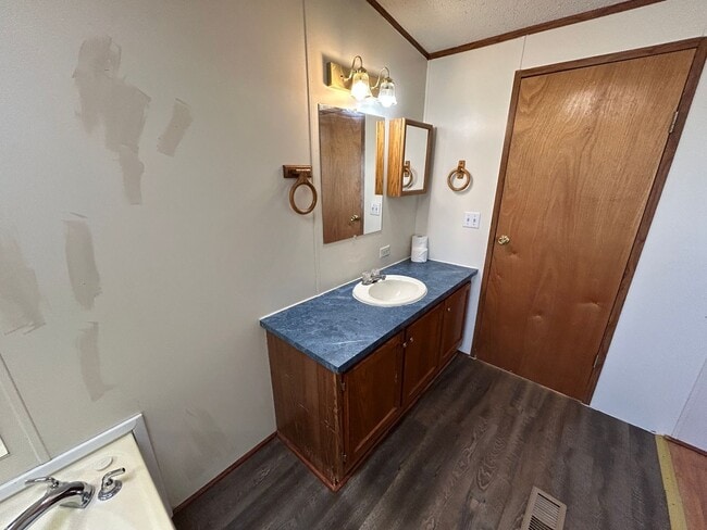 Building Photo - 3 Bed 2 Bath Updated Mobile Home w/ Fenced Yard & Many Amenities