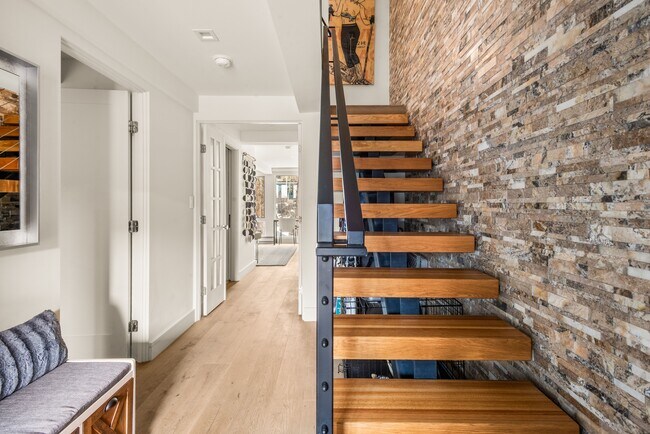 Building Photo - 1039 E Cooper Ave