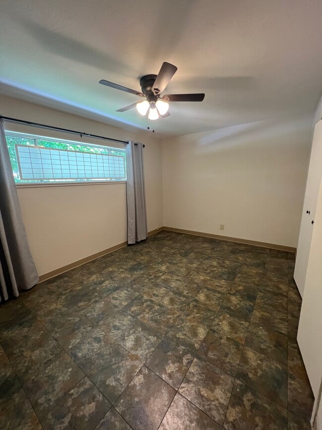 Building Photo - 7119 Pleasants Valley Rd