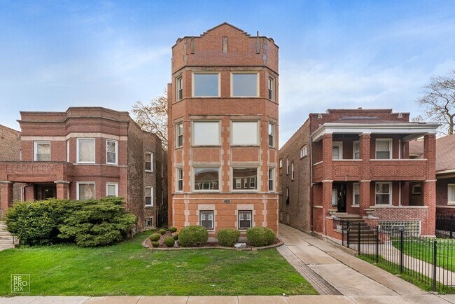 Primary Photo - 7751 S Saginaw Ave