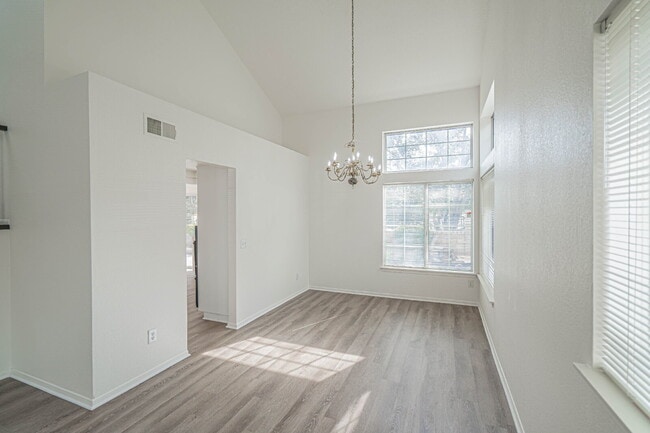 Building Photo - Charming Castaic Home Available 4/7/26