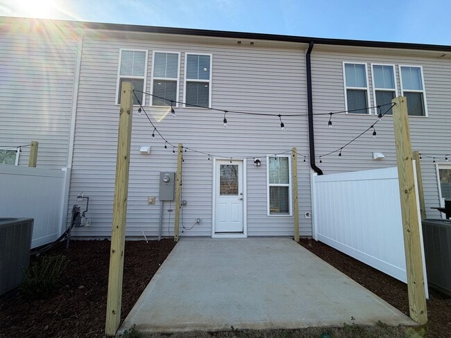 Building Photo - Gibsonville / Townhome