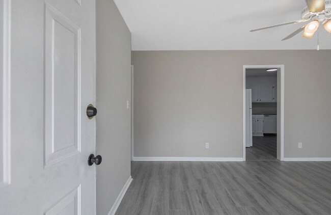 Building Photo - 7252 Ainsley St