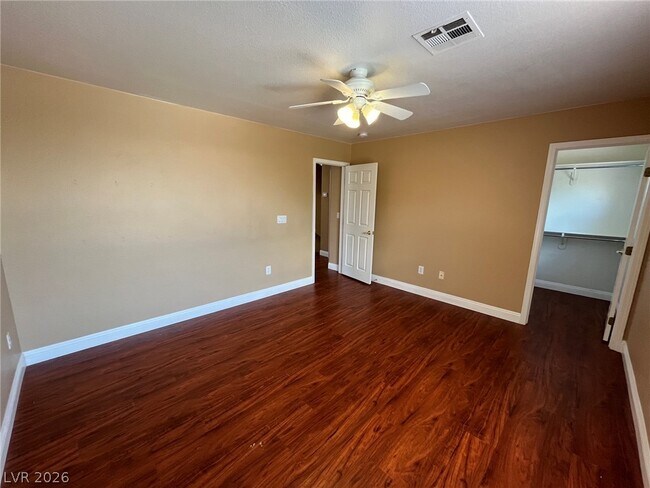 Building Photo - 11000 Pine Knolls Ct
