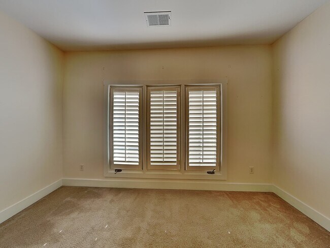 Building Photo - 2081 Eagle Ridge Dr