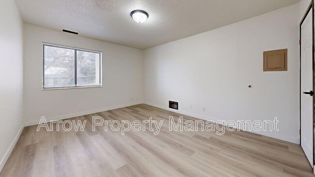 Building Photo - 207 E Arbor Ave