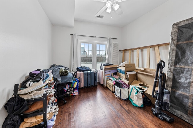 Building Photo - 811 W Superior St