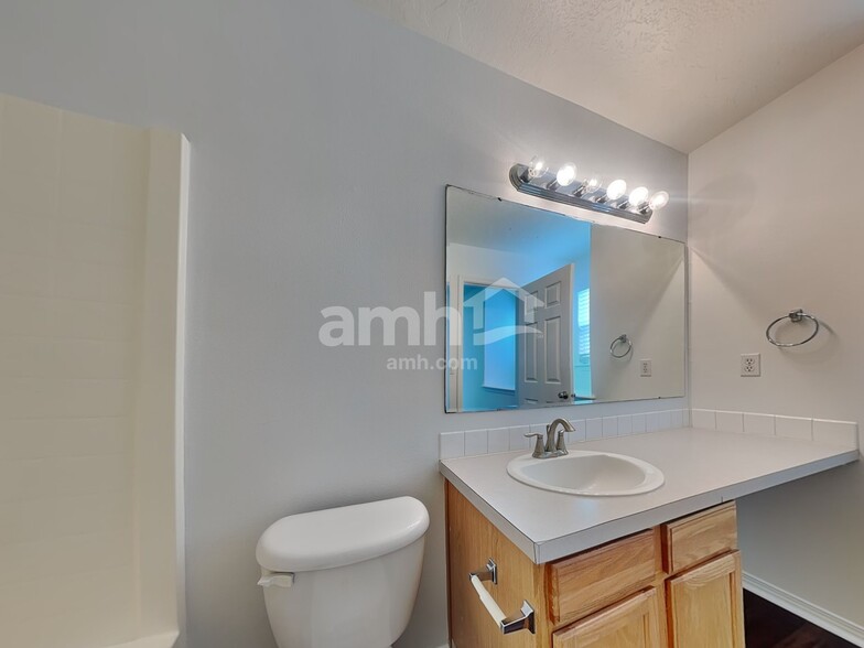 Building Photo - 3315 W Wave Dr