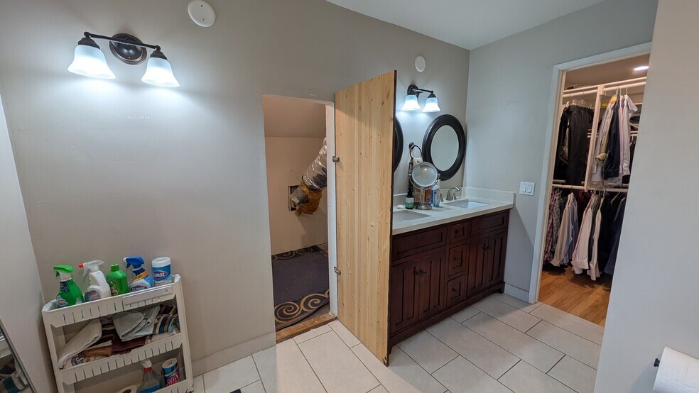 Building Photo - 25432 Esrose Ct