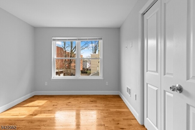 Building Photo - 19 Shaw Ave