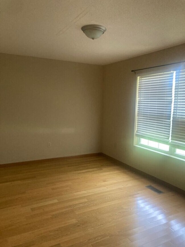 Building Photo - 342 Westline Ct
