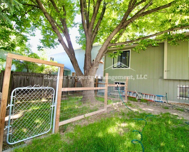 Building Photo - Incredible Updated Home