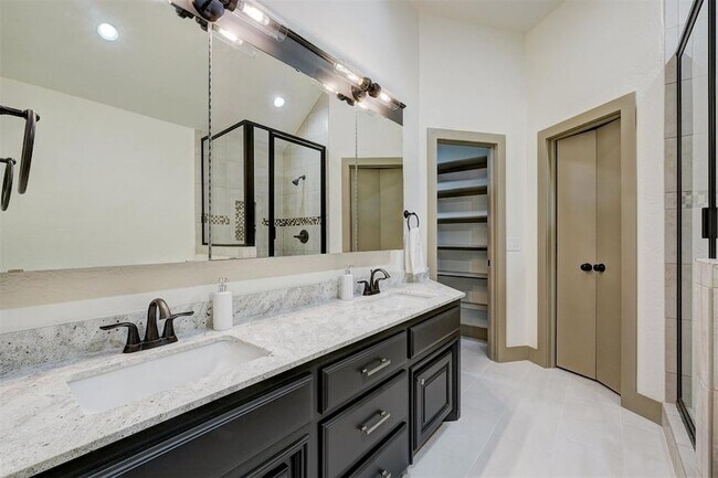 Building Photo - 3616 Burlington Dr