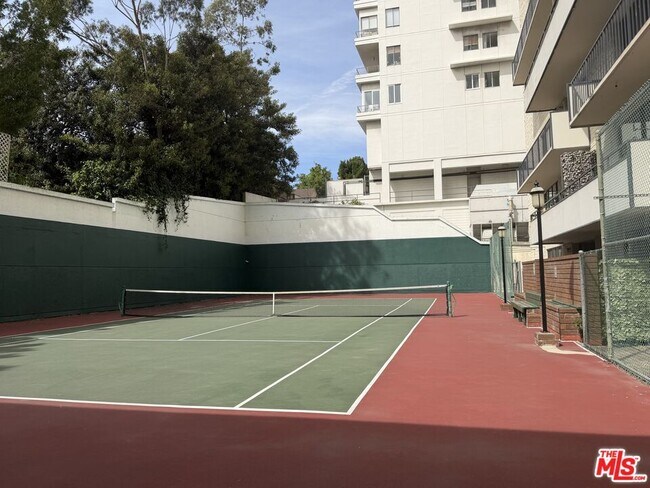 Building Photo - 10535 Wilshire Blvd