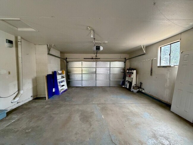 Building Photo - Acres Green Beauty