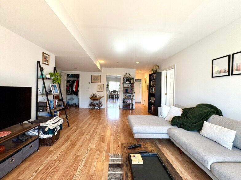 Building Photo - 20 Cameron St