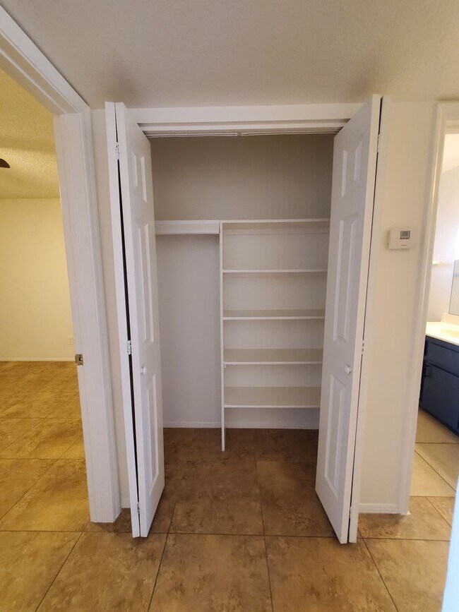 Building Photo - 4533 E Contessa St