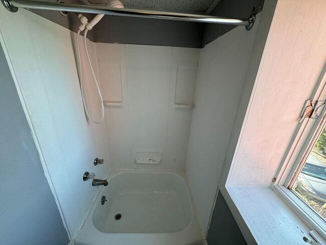 Building Photo - 54 Bloom St