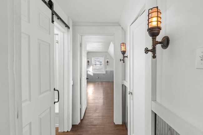 Building Photo - Charming  2BR 1.5Bath South City Home in Prime Dogtown Location