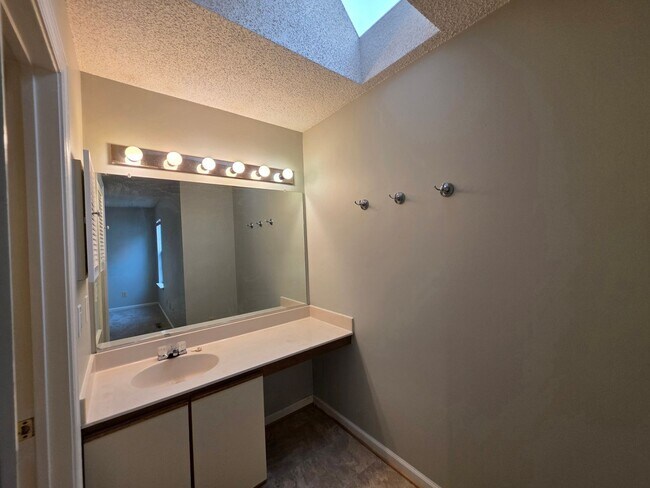 Building Photo - PEMBROKE CROSSING CONDOS