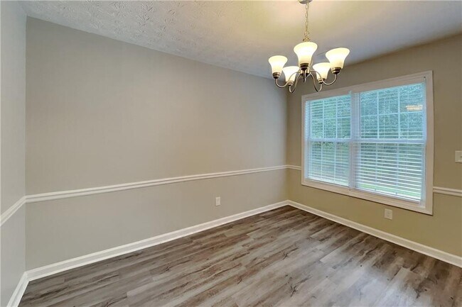 Building Photo - 399 Charesa Ln