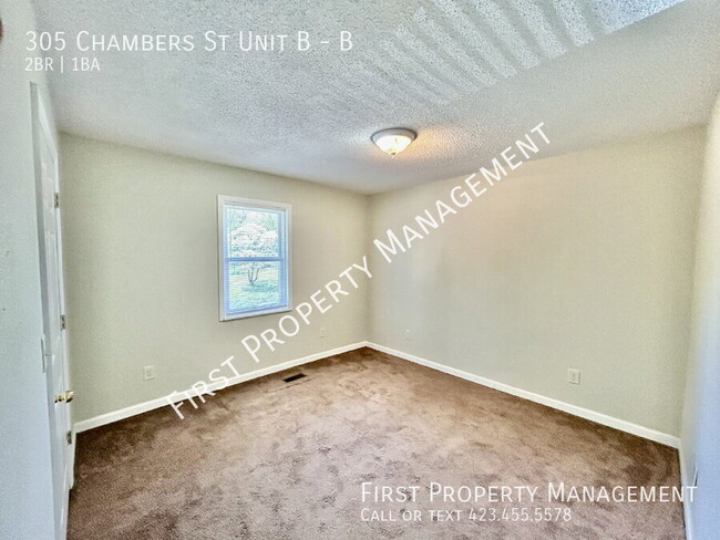 Building Photo - 305 Chambers St