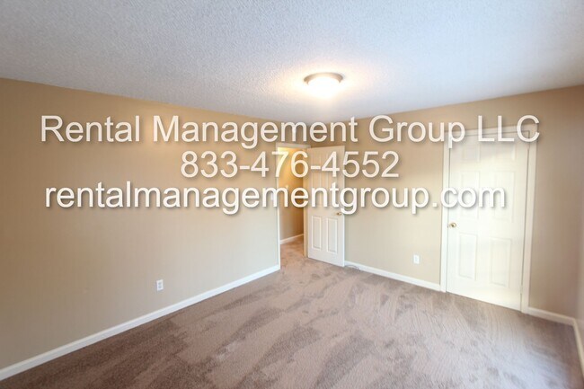 Building Photo - New On The Market! Fresh New Updates!! Bet...