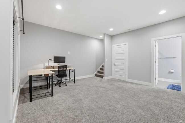 Building Photo - 0 N Cypress Ln