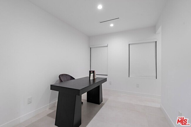 Building Photo - 201 S Bedford Dr