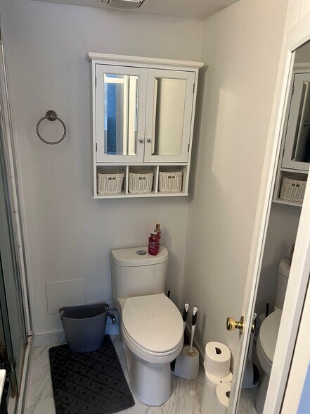 Building Photo - 1531 Colonial Dr