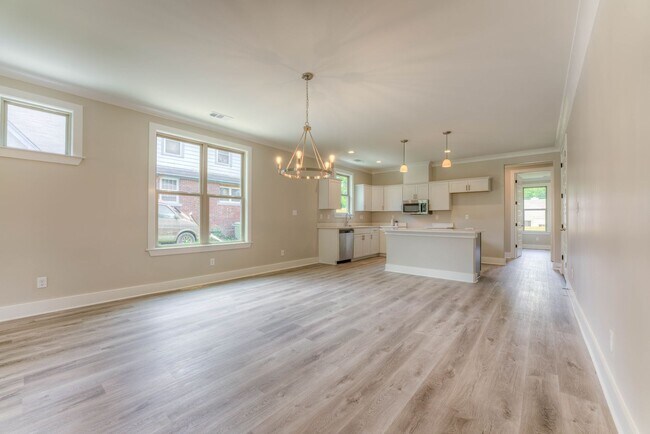 Building Photo - Amazing 3BR/2BA House!