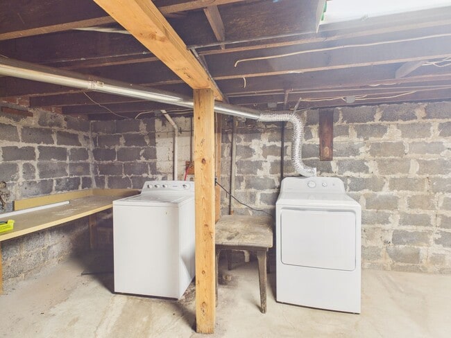 Building Photo - Adorable Single Family on Penn St