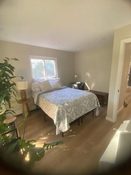 Building Photo - 62 Sycamore St