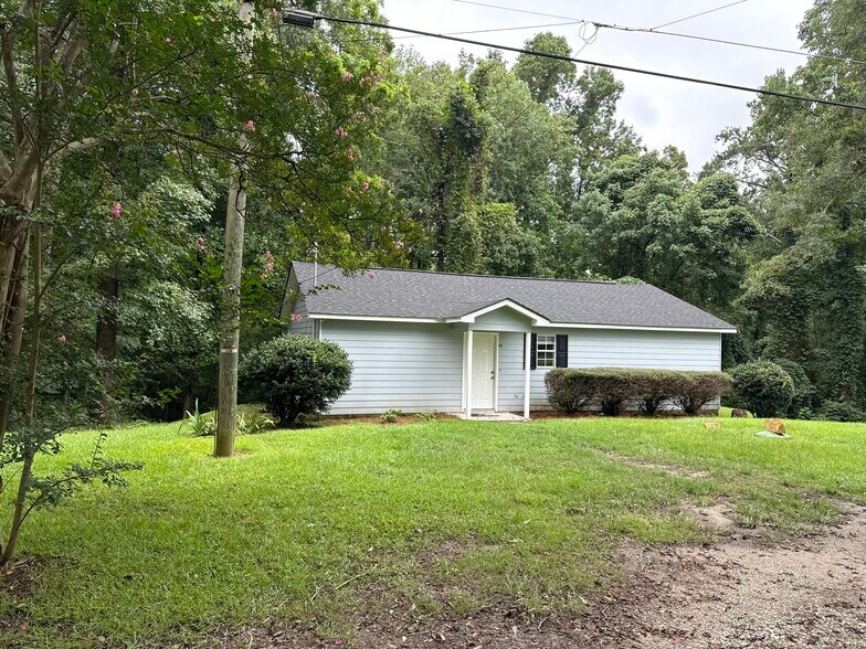 Front yard - 88 Lee Road 2060