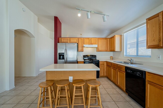 Building Photo - Warm Desert Living in La Cholla Ridge – 3 Bedroom Tucson Retreat