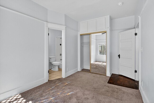 Building Photo - 521 Olive Ave