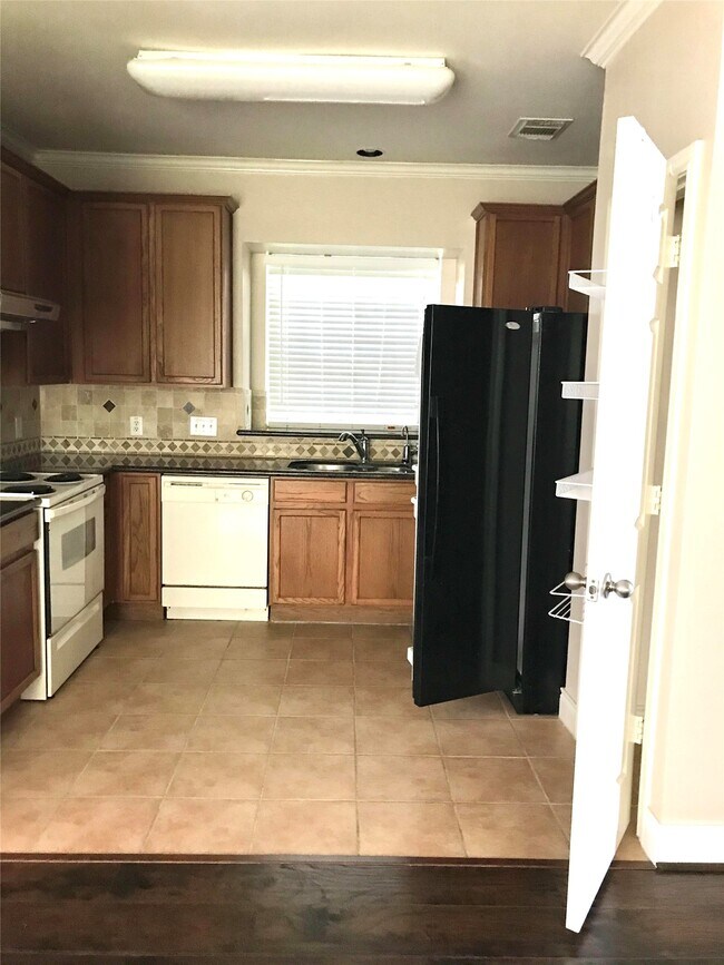 Building Photo - 14434 Summer Garden Dr