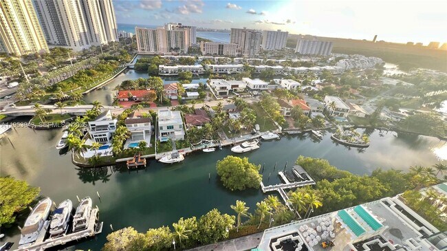 Building Photo - 16400 Collins Ave