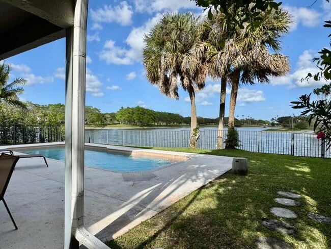 Building Photo - 10577 Santa Laguna Dr