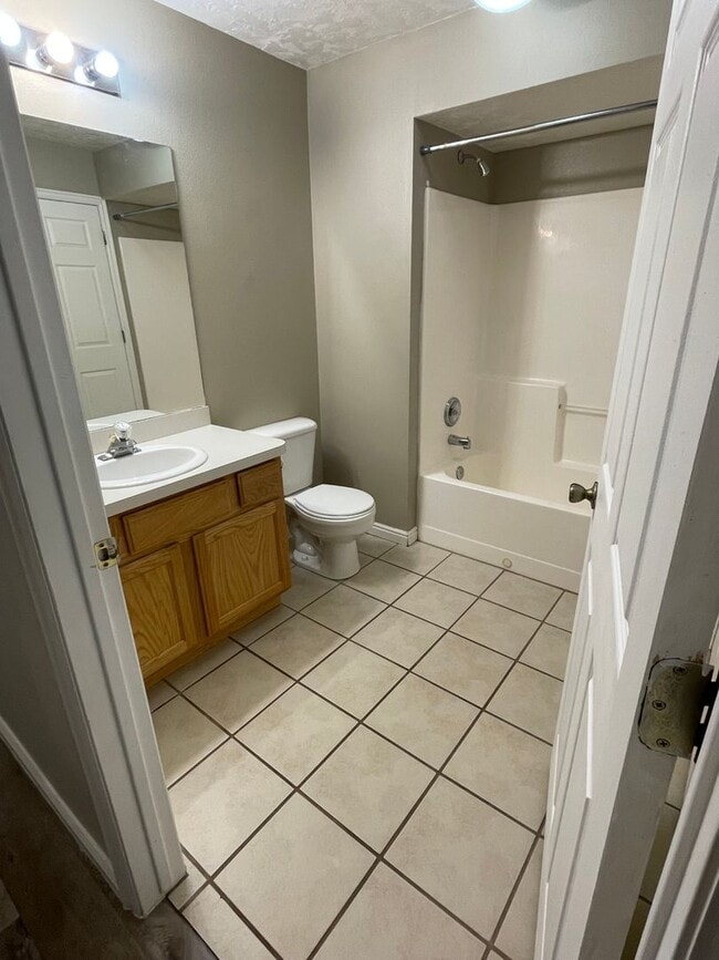 Building Photo - Willow Springs Condo