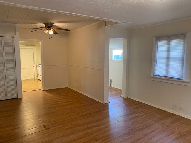 Building Photo - Charming 1/1 Home in St. Cloud