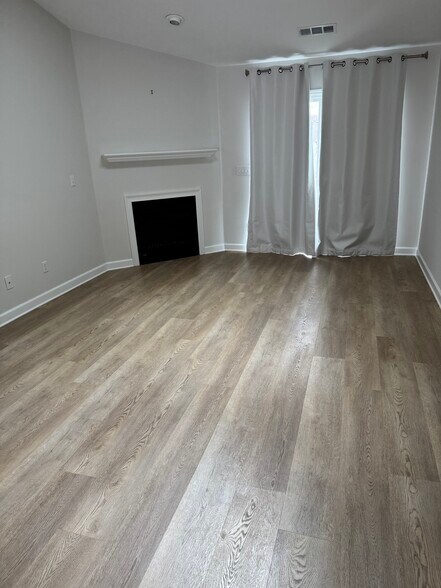 Primary Photo - 104 Deerchase Ln