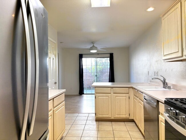 Building Photo - Great Two Bedroom Townhouse with a 1 car garage near Silverado Ranch area