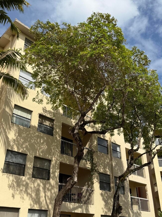 Building Photo - 8343 Lake Dr