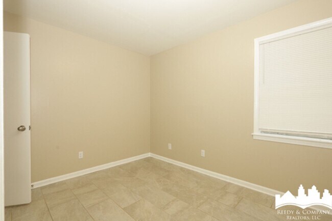 Building Photo - 6465 Forest Glen Dr