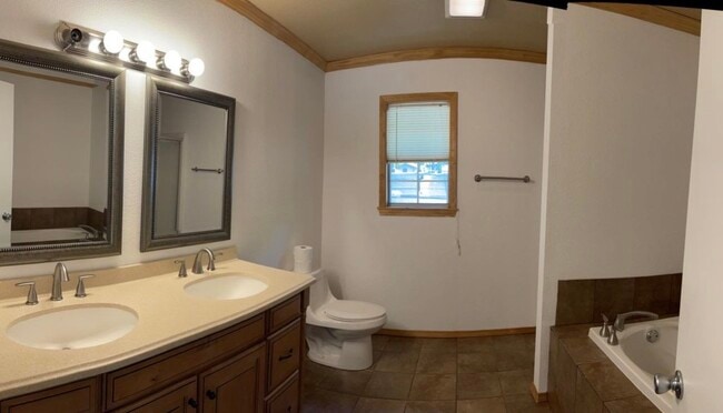 Building Photo - 4110 Derrick St