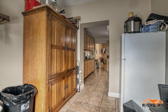 Building Photo - 245 Collins Ave