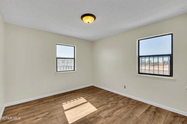 Building Photo - 2153 Trawood Dr